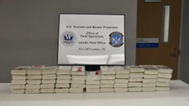 La CBP incautó los narcóticos. Agentes especiales de Investigaciones de Seguridad Nacional...