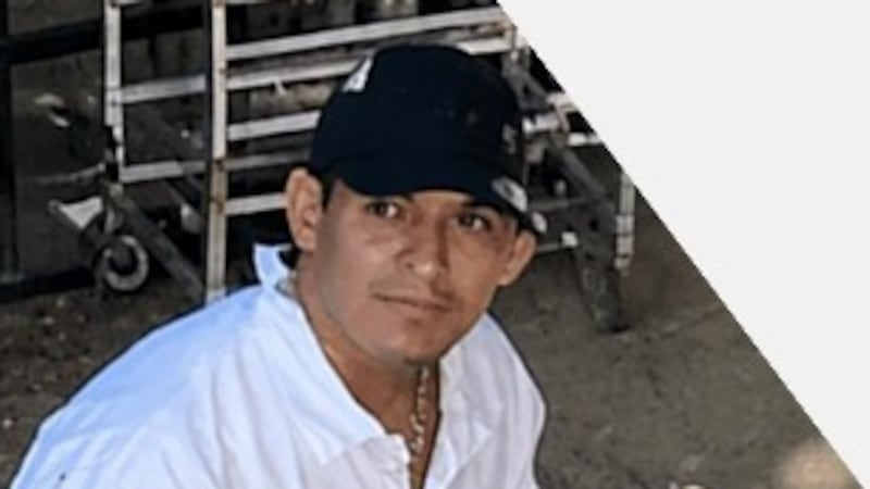 Se ruega a cualquier persona que reconozca al sospechoso que aparece en las imágenes de las...