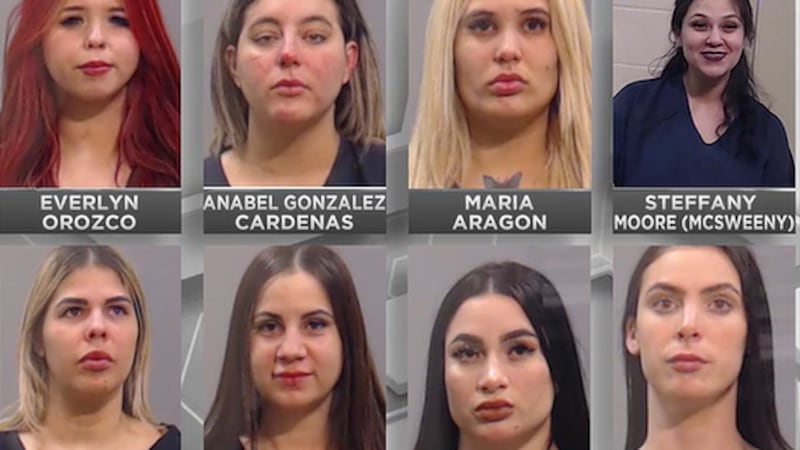 Los 27 empleados fueron detenidos y se comprobó que no exhibían su licencia SOB tal y como se...