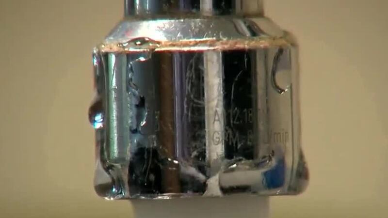 Residentes de Odessa exigen respuestas mientras persisten altas facturas de agua