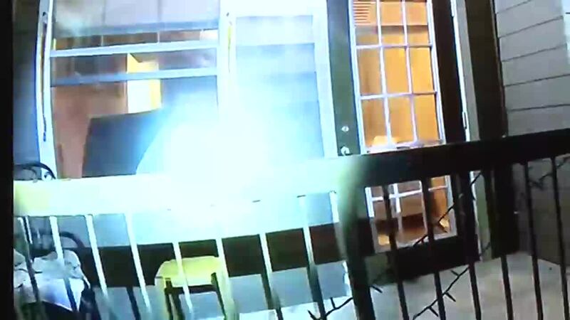 Revelan video del momento en que una hispana de Texas es baleada a manos de la policía. Tres...