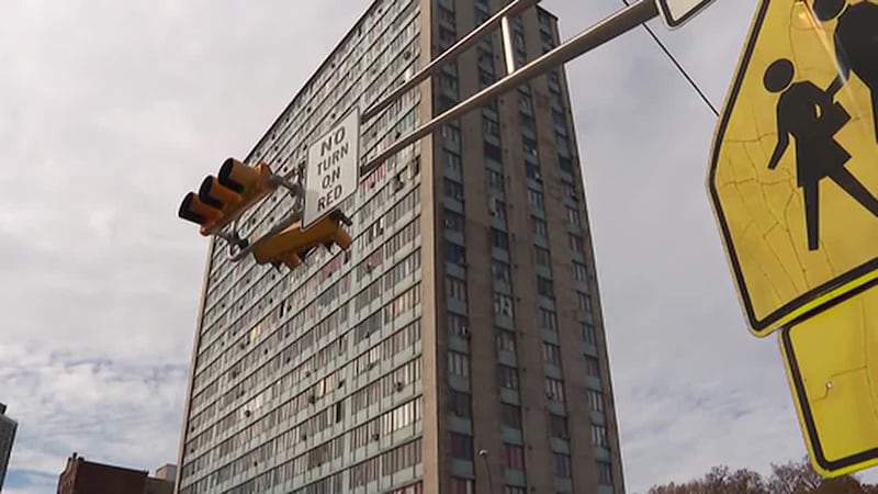 Muere niño de 2 años tras caer del piso número 20 de un edificio